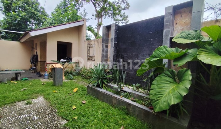 For Sale: 526 Square Meter Luxury House in Condongcatur, Sleman! Ideal for Guest House/Office 2