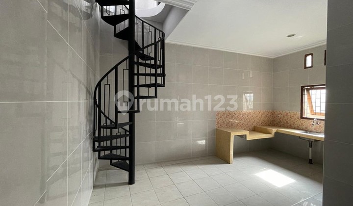 2-Story Strategic House in Sariharjo Sleman Near Business & Culinary Center 2