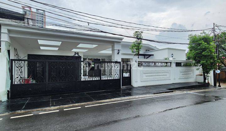 Rumah Baru Modern Halaman dan Taman Luas di Jalan Wijaya Kusuma Cilandak Jakarta Selatan 1