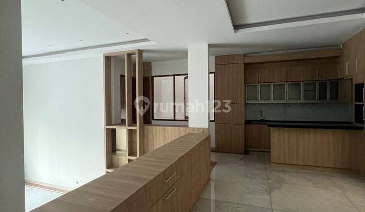 Rumah Mewah 4 Lantai Di Taman Villa Meruya Jakarta Barat Semi Furnished Siap Huni 2