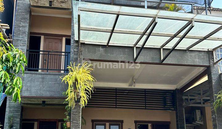 Rumah Modern 3 Lantai Hadap Timur di Graha Raya Bintaro Tangerang Selatan 1