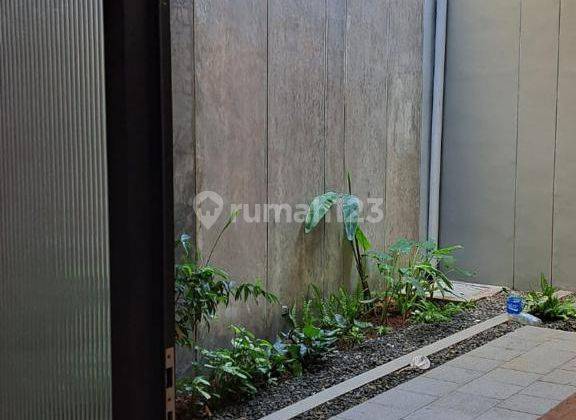 Rumah Rapih Ada Taman Depan Dan Belakang Siap Huni di Puspita Loka BSD City 2