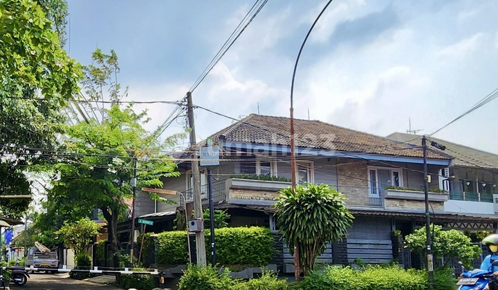 Rumah Pinggir Jalan Raya Bintaro Jaksel Hook 2 Lantai Strategis