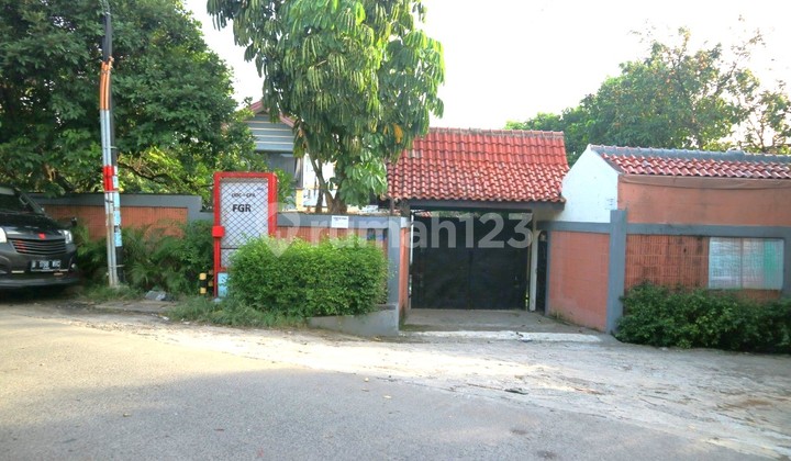 Rumah Legoso Permai Ciputat Tangsel Ada Kolam Renang Taman Luas 