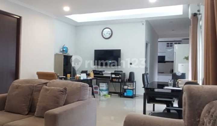 Rumah Di The Castilla Bsd Hoek Depan Taman Hadap Timur Semi Furnished Mau Terjual Cepat 2