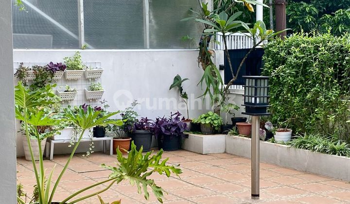 Rumah 2 Lantai Modern Rapih Terawat Di Kencana Loka Bsd City 2