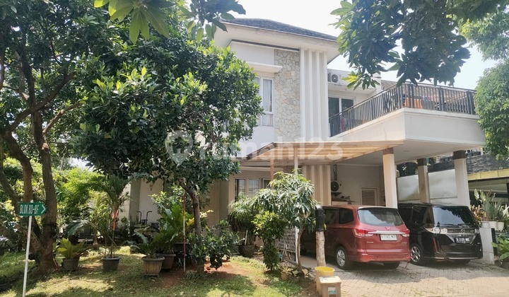 House with Legal Front Park on Main Boulevard Street, Sevilla Cluster, BSD City.