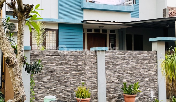 Rumah 2 Lantai Halaman Luas di Kencana Loka Bsd City 2