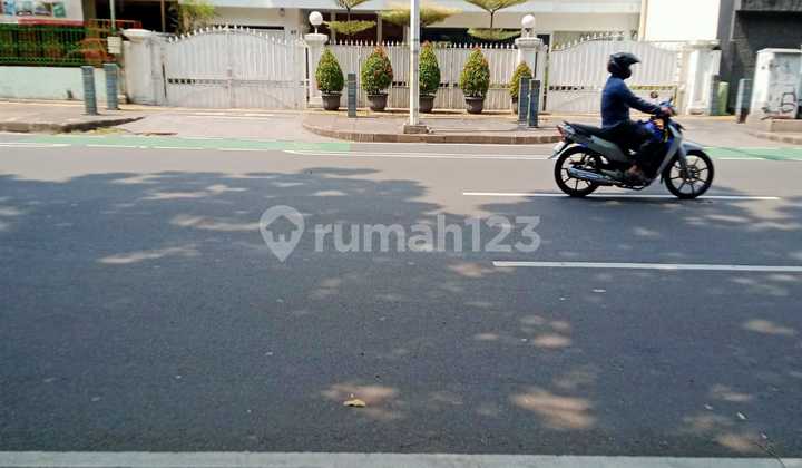 Rumah Area Komersil Hadap Selatan di Pinggir Jalan Suryo Senopati Kebayoran Baru Jaksel Cocok untuk Resto Cafe dan Usaha Lainnya