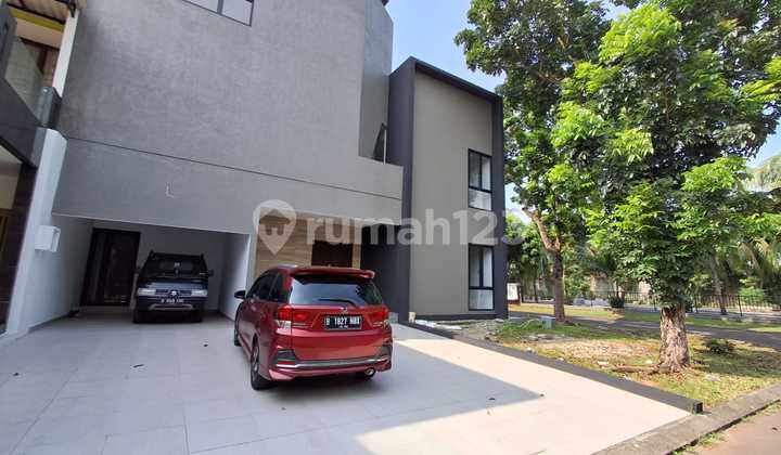 New 3-Story House with Swimming Pool View and Private Lift in Sutera Palmyra, Alam Sutera 2