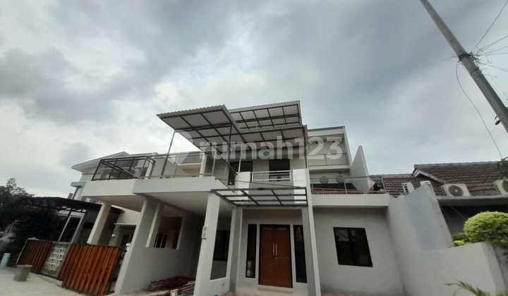 Affordable 3-Story South-Facing House in Kencana Loka Area, Taman Chrysant Cluster, BSD 1