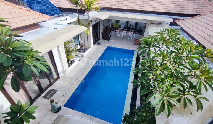 Villa Umalas Seminyak 5 Bedrooms 5