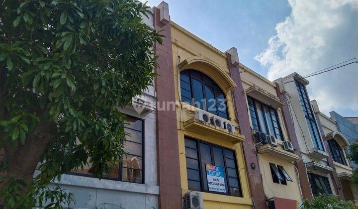 Ruko Nol Jalan Raya Bandara Juanda, Sidoarjo Parkiran Luas 4