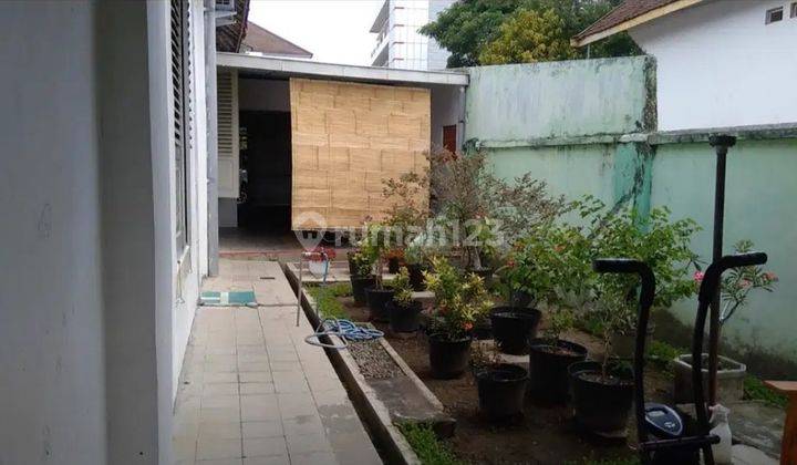 Rumah Jalan Sumatera Pusat Kota Madiun Bangunan Bagus Terawat Model Klasik Kuno 12