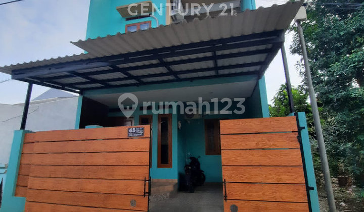 Rumah Baru Dua Setengah Lantai di Pinang Tangerang
