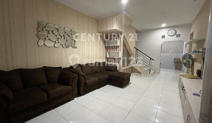 Two-Story House, Madrid Palem Cluster, Semi Close to Karawaci Toll Gate