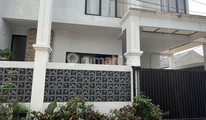 2-Story House in Karawaci Housing Complex, Tangerang 2-Story House in Karawaci Housing Complex, Tangerang