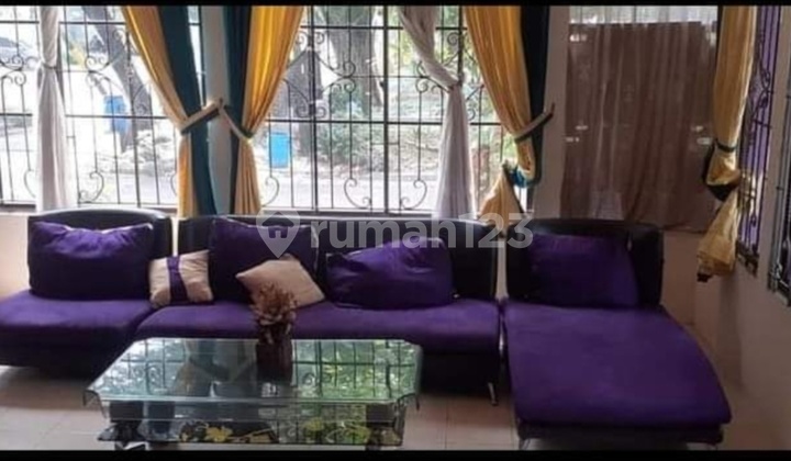 2-story Emerald Green Town House 2