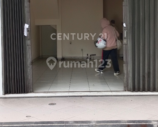 {FOR RENT RUKO LOKASI STRATEGIS PALEM SEMI 2