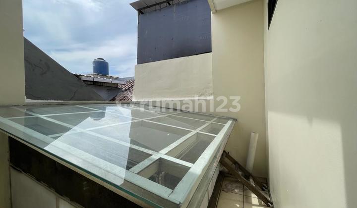 Rumah Tama Ratu 3 Lantai Siap Huni Langsung Jalan Raya 2