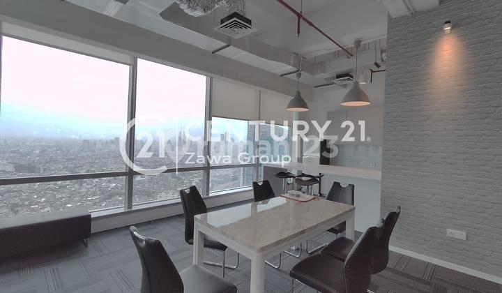 Disewa Office Soho Capital Lantai Tinggi Semi Furnished