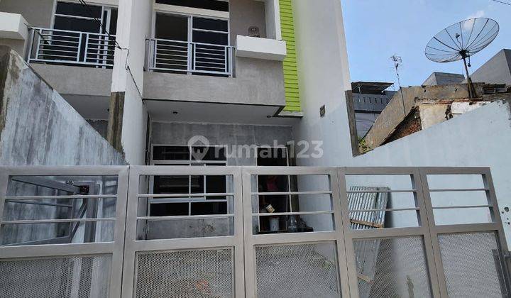 2 Unit Rumah 3 Lantai Taman Ratu Hadap Selatan 1