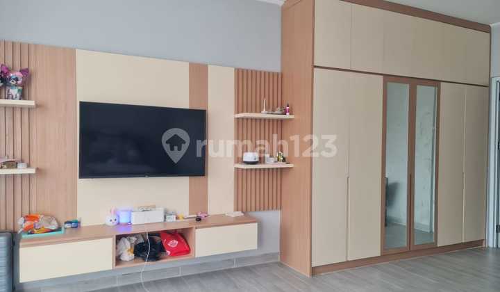BU Turun harga Rumah PIK1 3 Lantai Cluste Volendam jakarta Utara 2