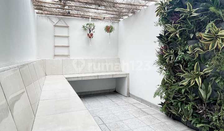 For Sale, Good Strategic Boarding House in Cengkareng 2