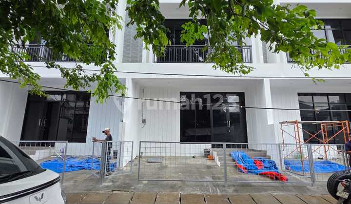 Ruko 3 Unit Baru Premium Taman Ratu Cocok untuk Usaha