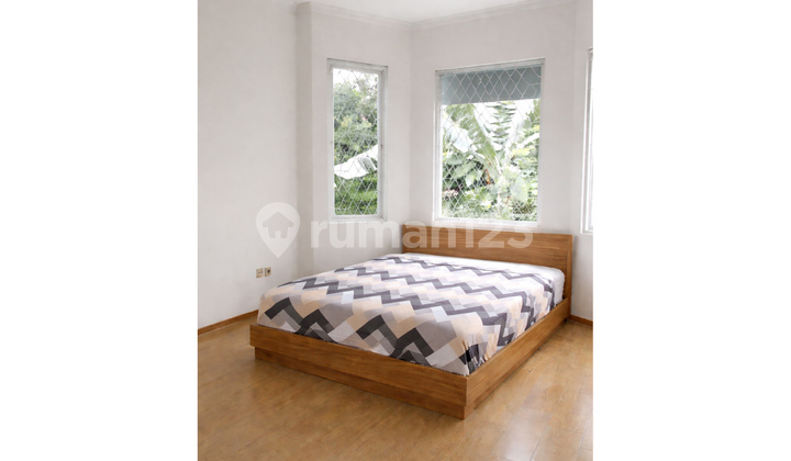 FOR RENT: EXCLUSIVE ANNUAL HOUSE SEMI-FURNISHED READY TO OCCUPY SENTUL CITY 2