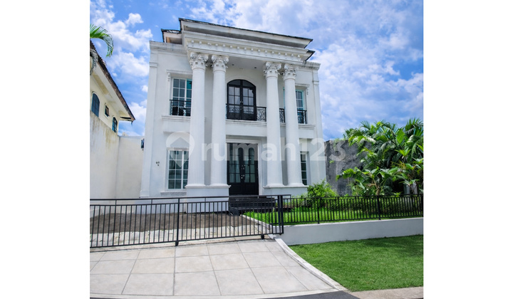 For Sale Exclusive 3-Storey House with Swimmingpool Ready to Live In Sentul City