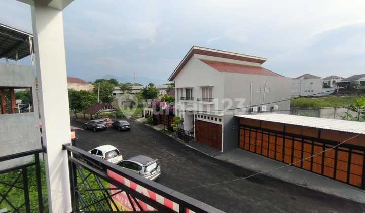 For Sale 2-Story Strategic House Negotiable Price Ready to Occupy Sentul City 2
