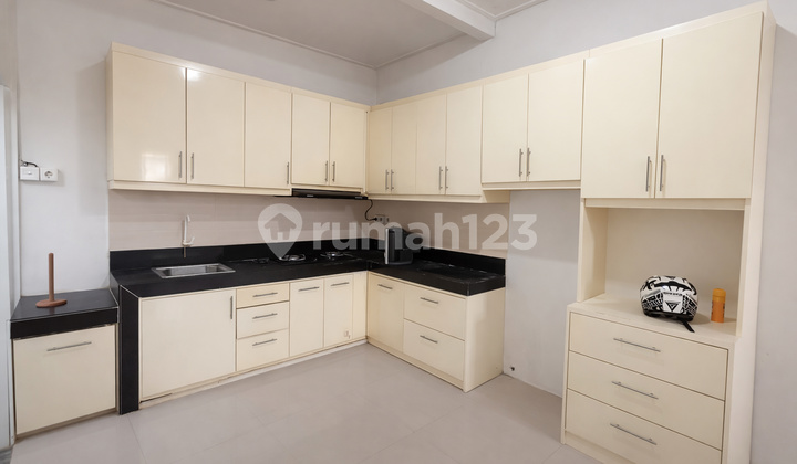 FOR RENT: GOOD YEARLY HOUSE, SEMI-FURNISHED, READY TO OCCUPY IN SENTUL CITY 2