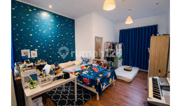 Dijual Rumah Mewah 3 Lantai Bagus Siaphuni Harga Nego Sentul City