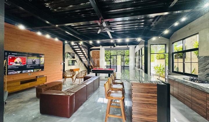 DIJUAL RUMAH 3 LANTAI FURNIS SHM SWIMMINGPOOL BISA NEGO SANTORINI