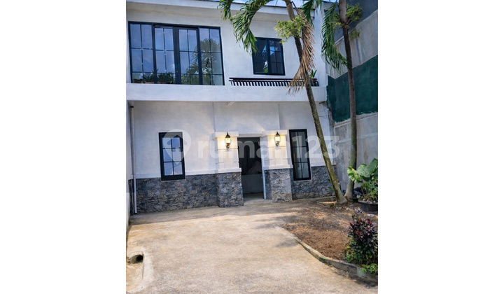 Disewa Rumah 2 Lantai Tahunan Bagus Baru Renovasi Sentul City