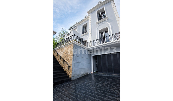 For Sale Exclusive 3-Story Beautiful Furnished Ready-to-Live Sentul City For Sale Exclusive 3-Story Beautiful Furnished Ready-to-Live Sentul City