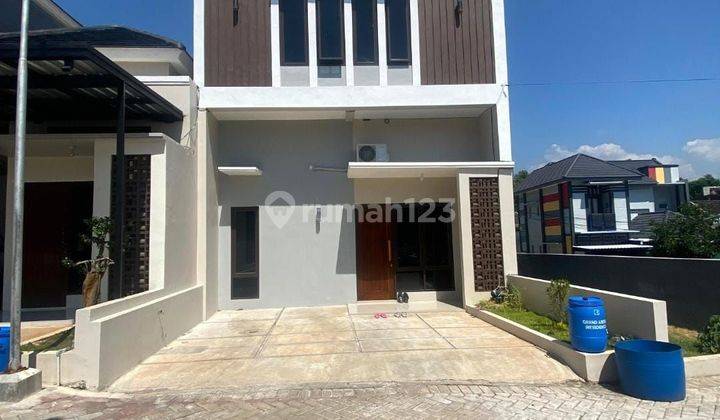 DI JUAL RUMAH 2 LANTAI MODERN MURAH SIAP HUNI  1