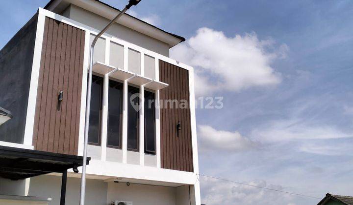 DI JUAL RUMAH 2 LANTAI MODERN MURAH SIAP HUNI  2