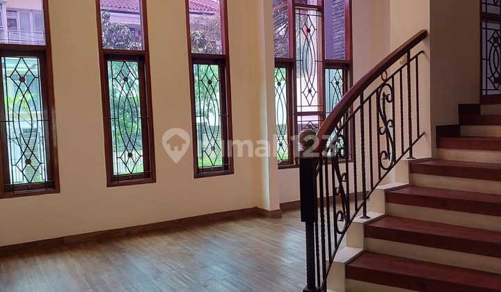 Strategic Luxury House Rent in Batununggal Molek, Bandung