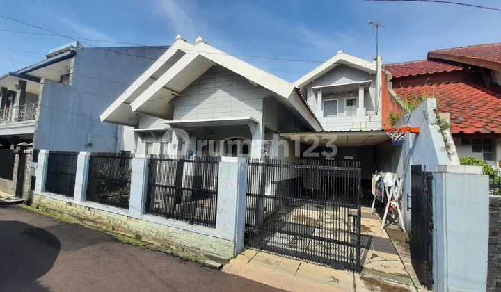 For Sale Strategic House in Margahayu Area, Bandung