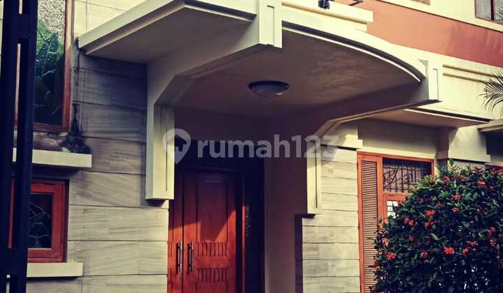 Jual Rumah Strategis komplek PRV Bandung