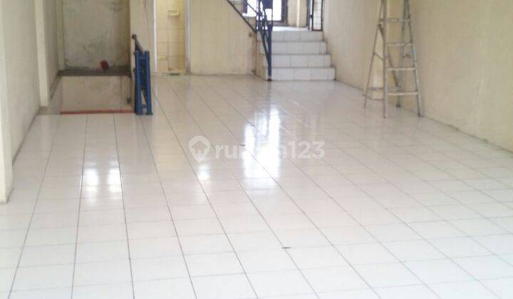 Disewakan Ruko Pinggir Jalan Bagus Siap Huni Depok 4