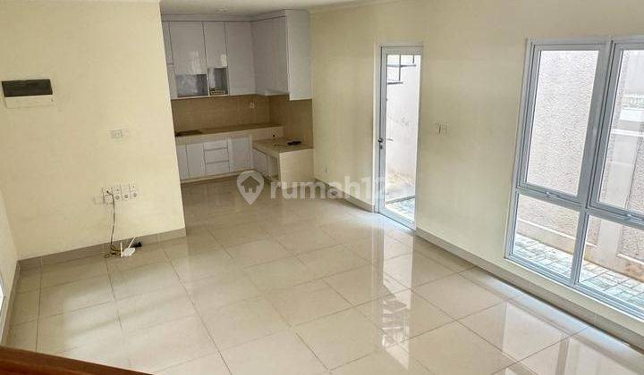 Di Jual Rumah 2 Lantai  Siap Huni.  2