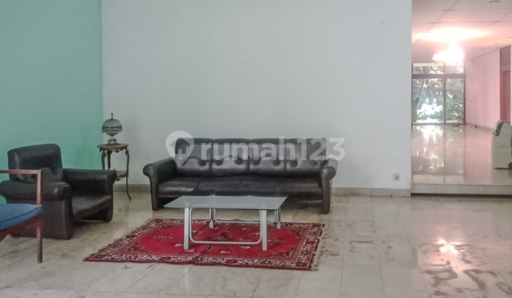 Rumah Mewah Klasik di Pondok Indah, dekat Cilandak Cipete Kemang