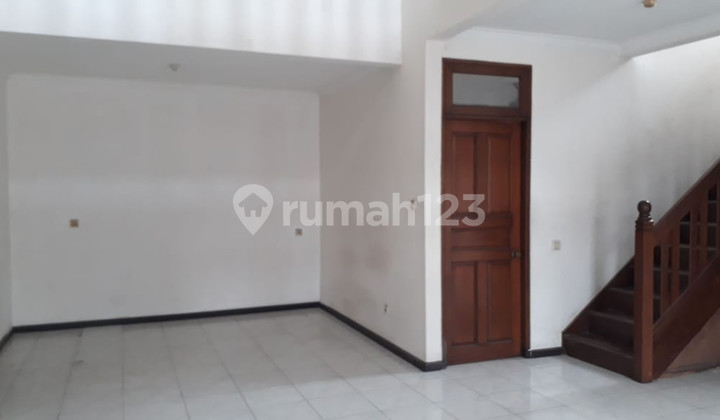 Rumah Strategis untuk Usaha di Area Kuliner Bintaro, Akses Mudah Dari BSD City, Gading Serpong Rumah Strategis untuk Usaha di Area Kuliner Bintaro, Akses Mudah Dari BSD City, Gading Serpong