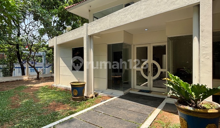 Kebayoran Baru Rumah Siap Huni Halaman Luas Posisi Hoek