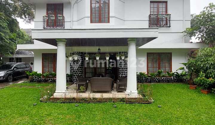 Well-Maintained Menteng Colonial Classic House Facing a Park Well-Maintained Menteng Colonial Classic House Facing a Park