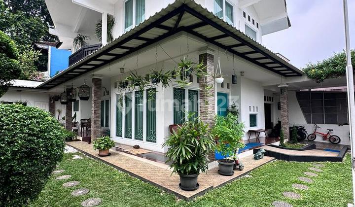 Lebak Bulus Rumah Terawat Dalam Komplek Posisi Hoek 