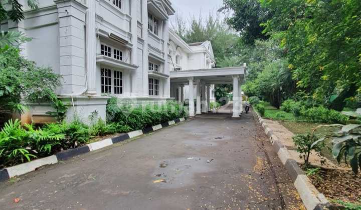 Kemang Timur Raya Classic Colonial House Halaman Luas 